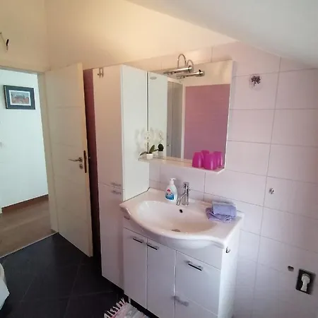 Lily Punta Skala Apartamento *