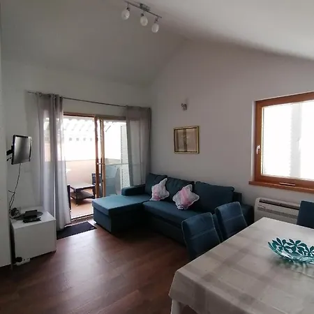 Lily Punta Skala Apartamento *