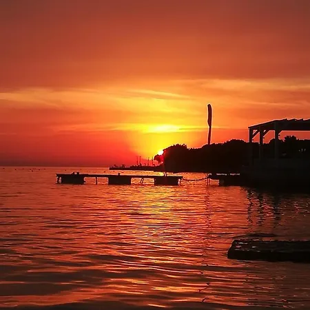 Lily Punta Skala アパート ペトルチャネ