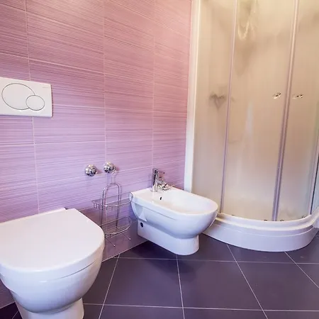 Lily Punta Skala アパート *