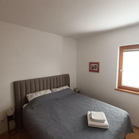 アパート Lily Punta Skala ペトルチャネ