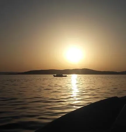 アパート Lily Punta Skala ペトルチャネ